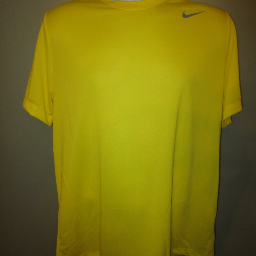 The Nike Tee Men's Short Sleeve Shirt - Yellow DV7299-700 Size: Large NWT